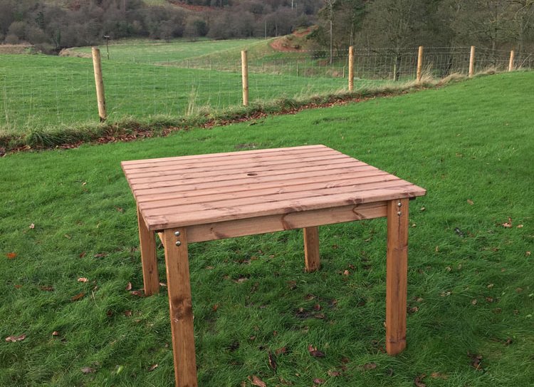 HB60 - Large Traditional Dining Table